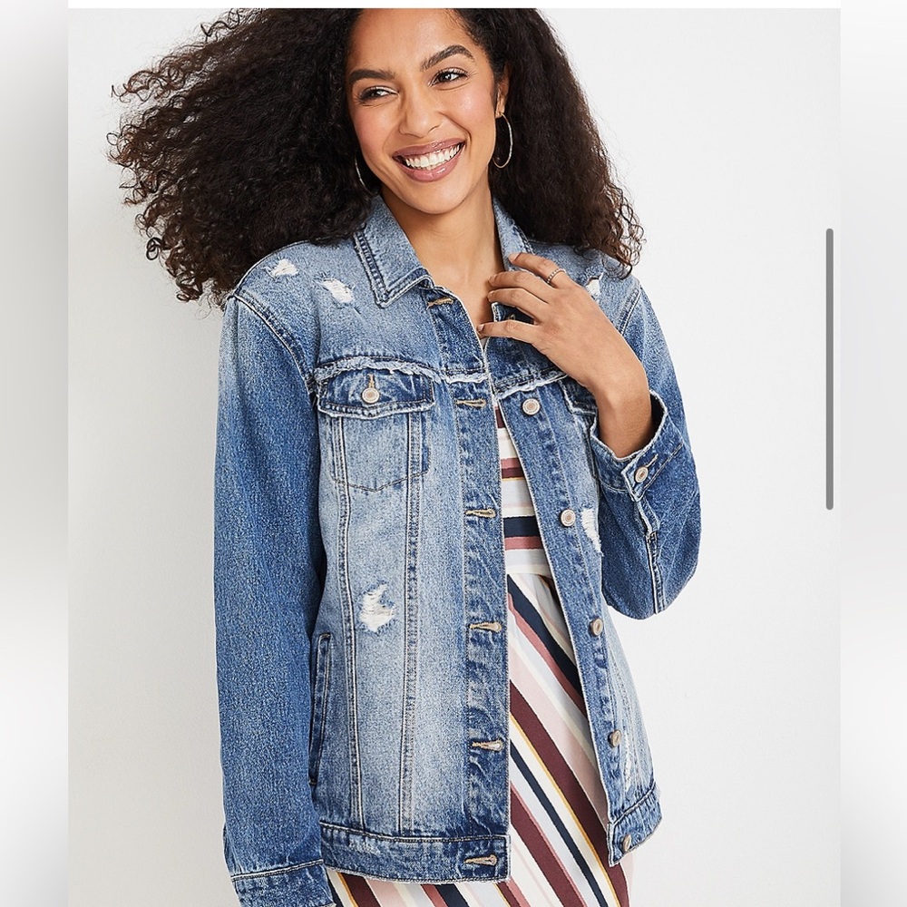 50%offw❤️ KanCan Med MAURICES Destructed Oversized Denim Jacket S